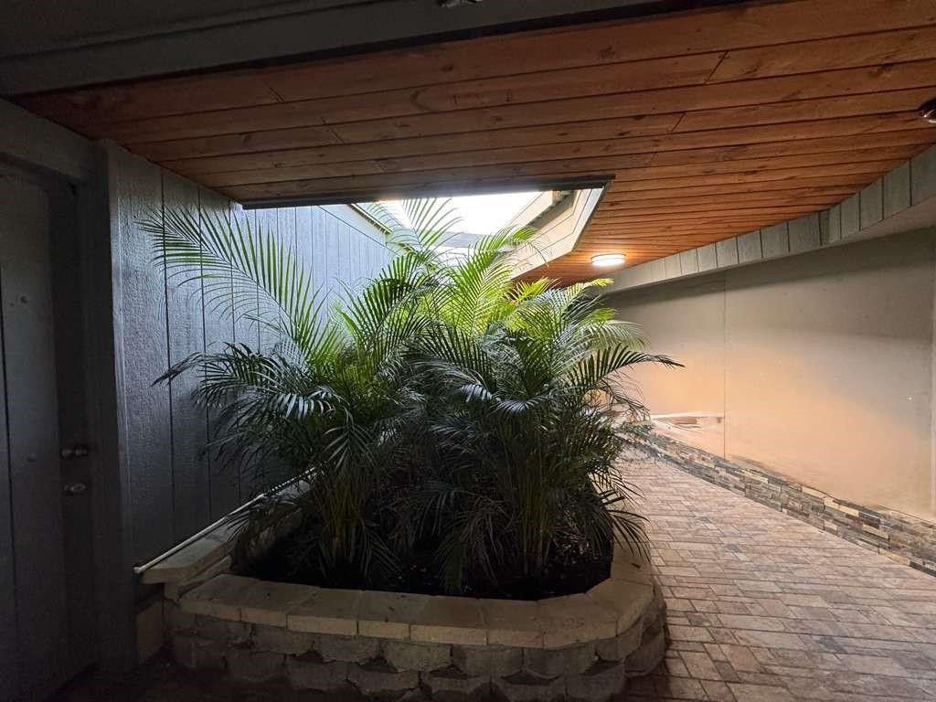 Lloyd Estates 25-47 B - Residential Lease