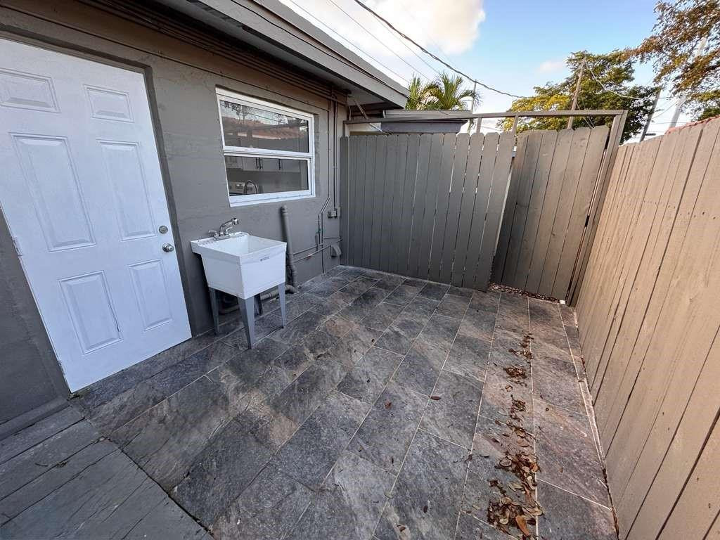 Lloyd Estates 25-47 B - Residential Lease