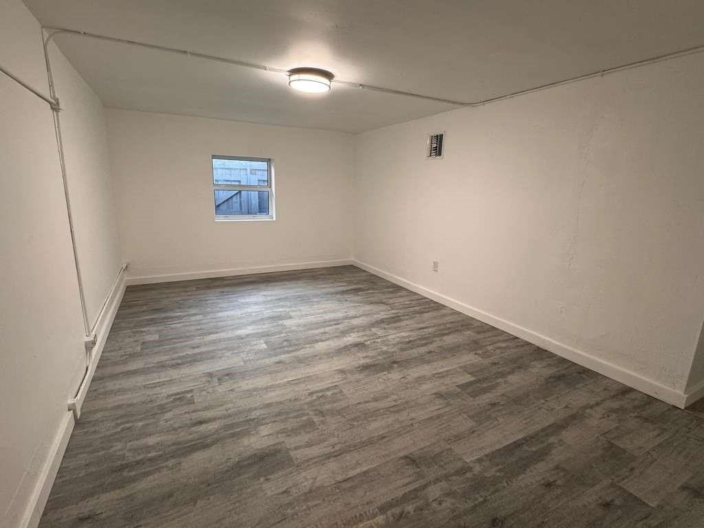 Lloyd Estates 25-47 B - Residential Lease