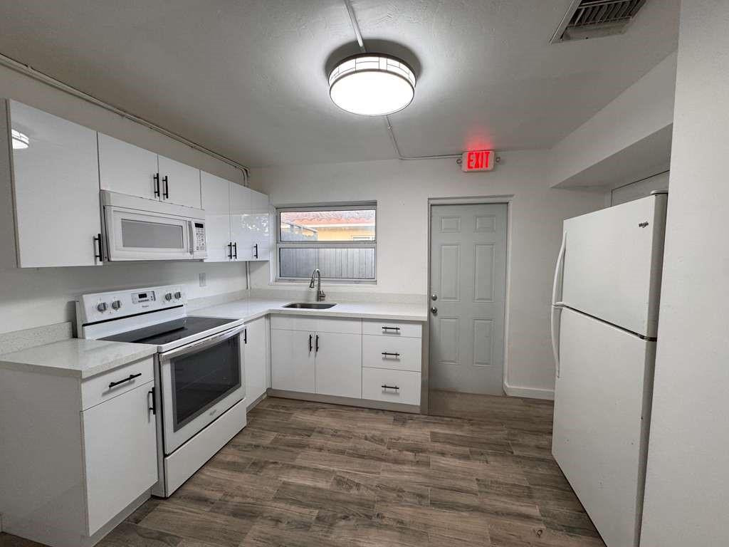 Lloyd Estates 25-47 B - Residential Lease