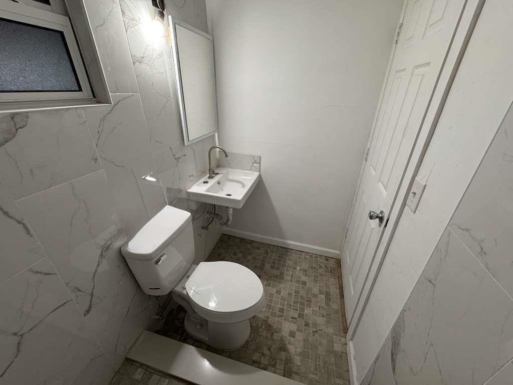 Lloyd Estates 25-47 B - Residential Lease