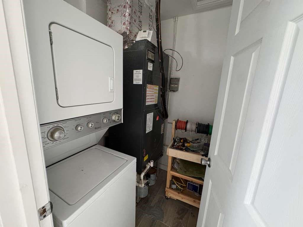 Lloyd Estates 25-47 B - Residential Lease