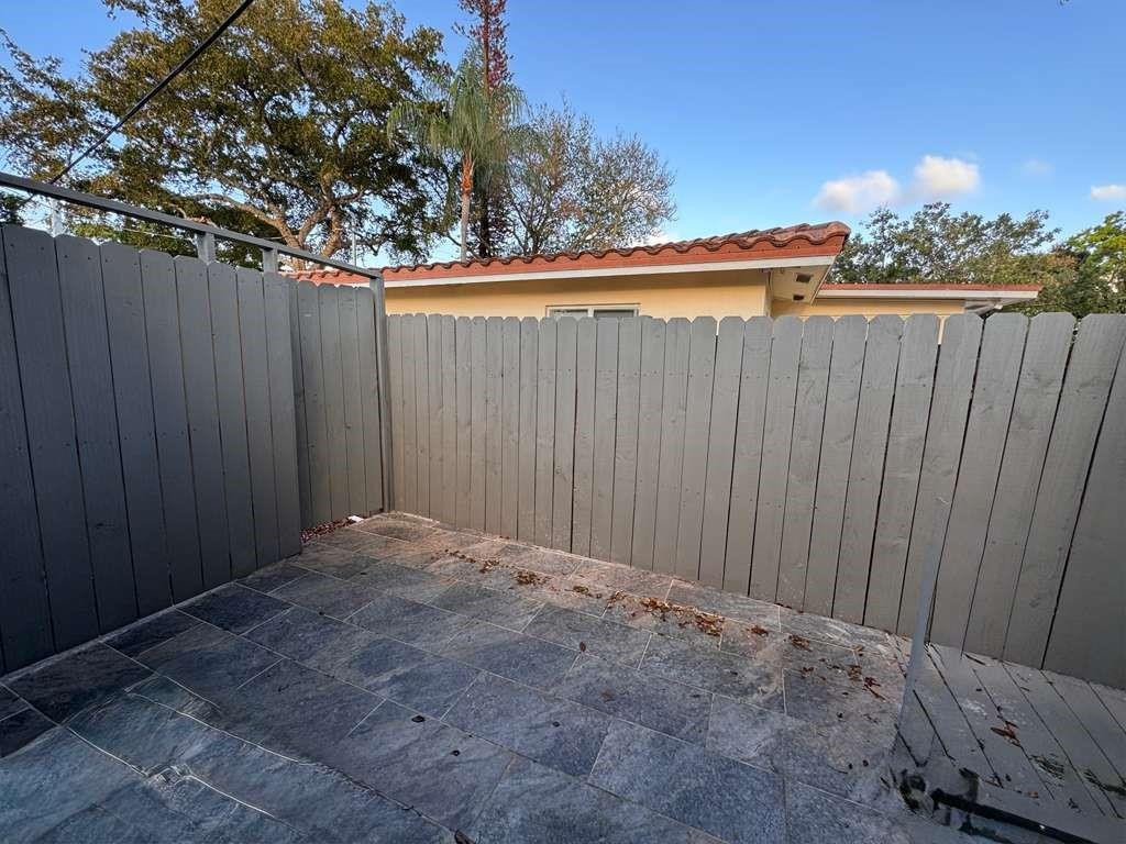 Lloyd Estates 25-47 B - Residential Lease