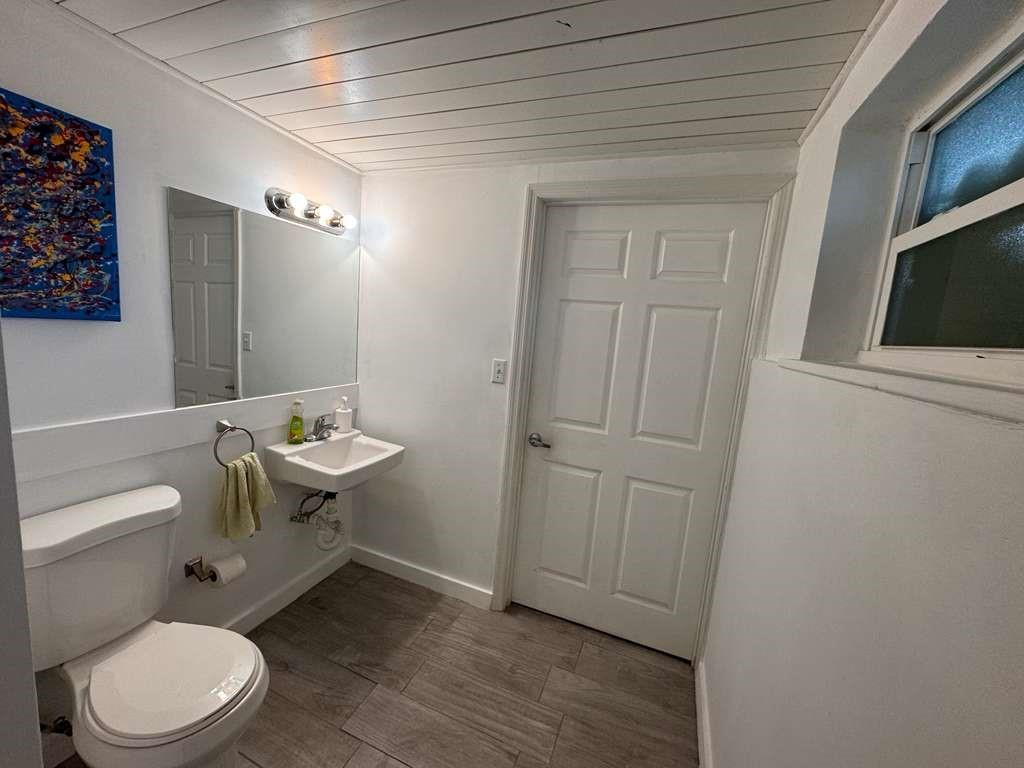 Lloyd Estates 25-47 B - Residential Lease