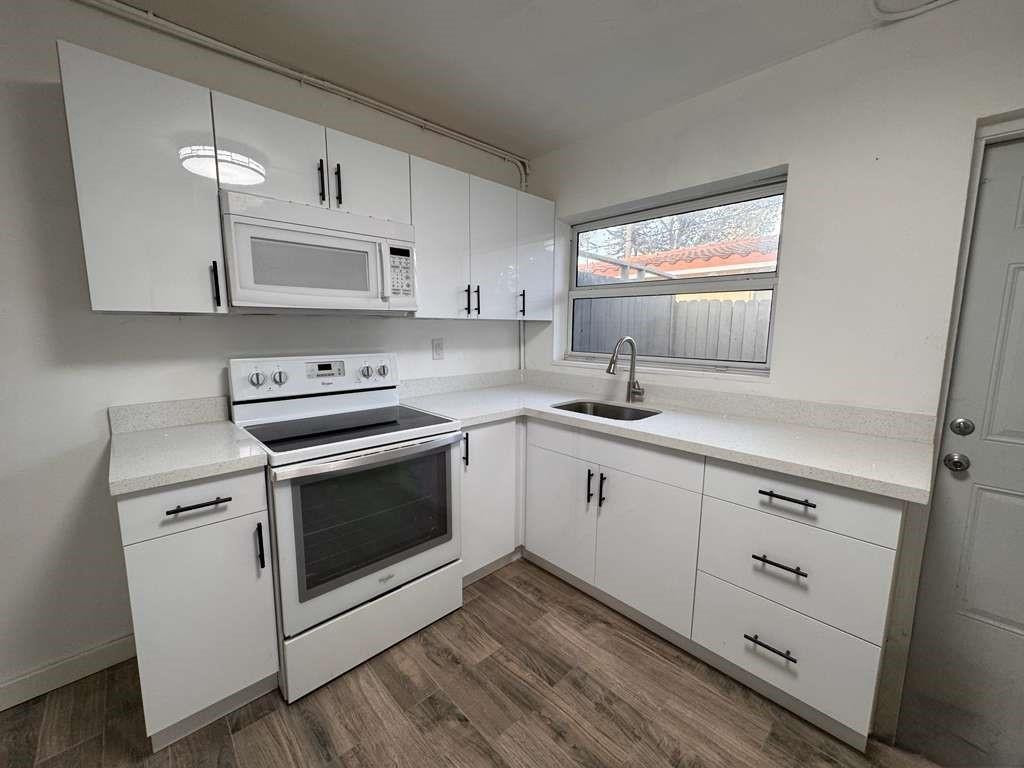 Lloyd Estates 25-47 B - Residential Lease