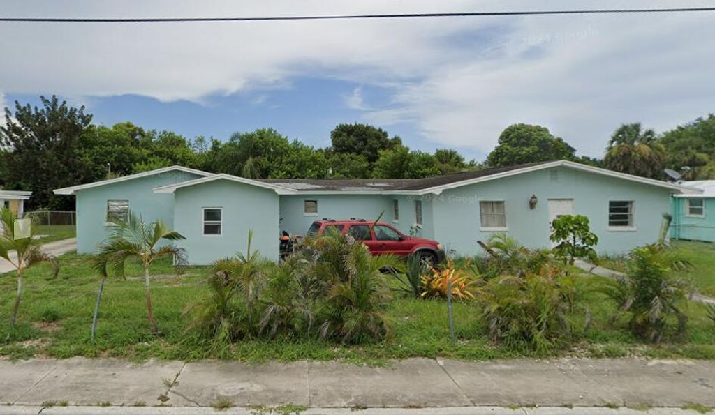 Photo of 1212 Avenue L, Fort Pierce, FL 34950 (MLS # R11064962)