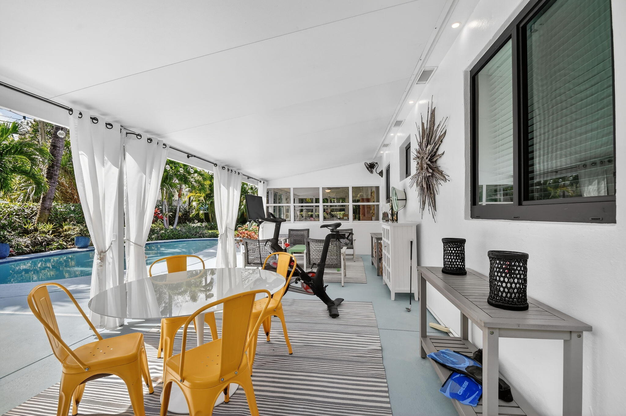 LITTLE RANCHES IN - Residential