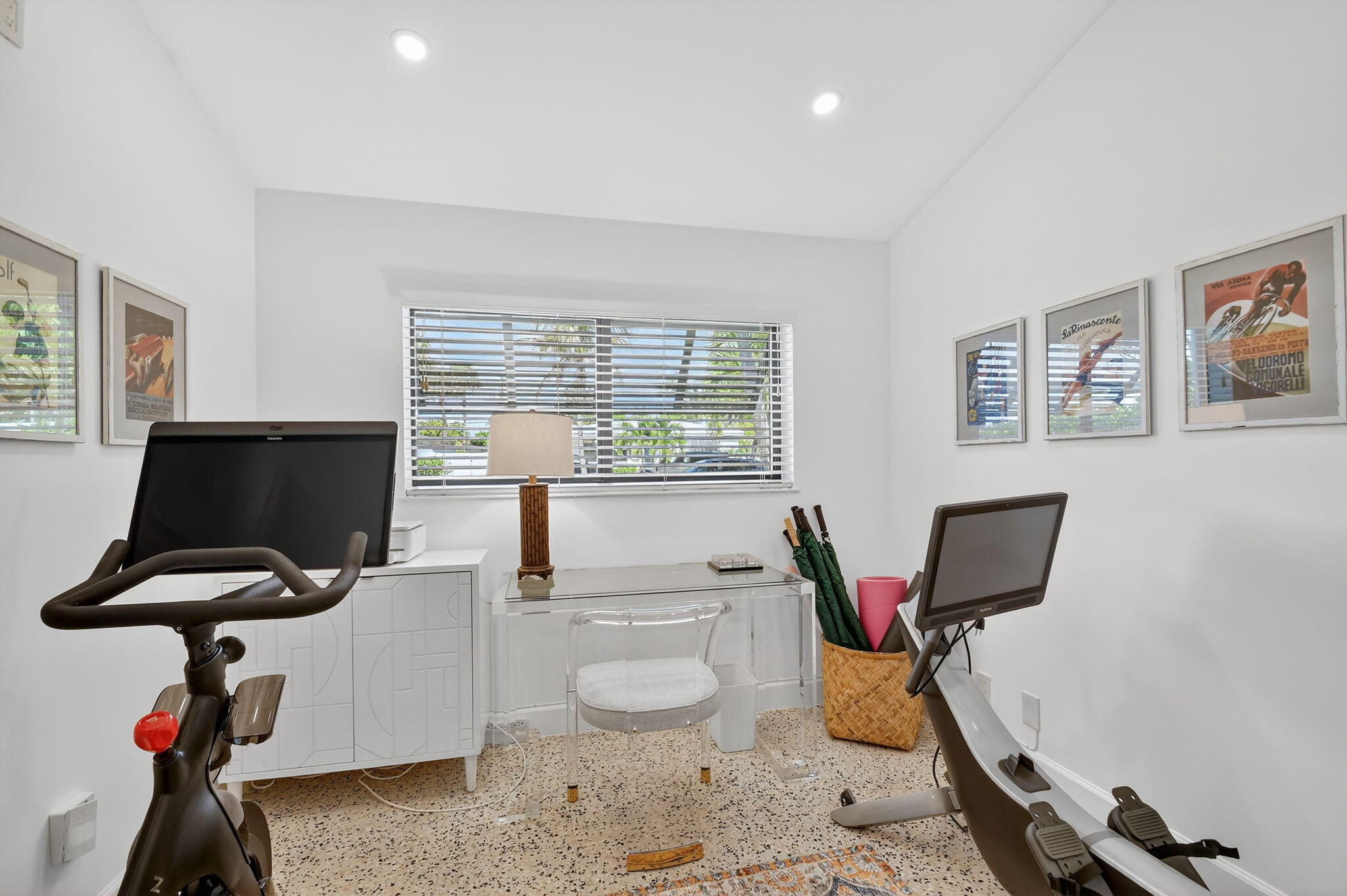 LITTLE RANCHES IN - Residential