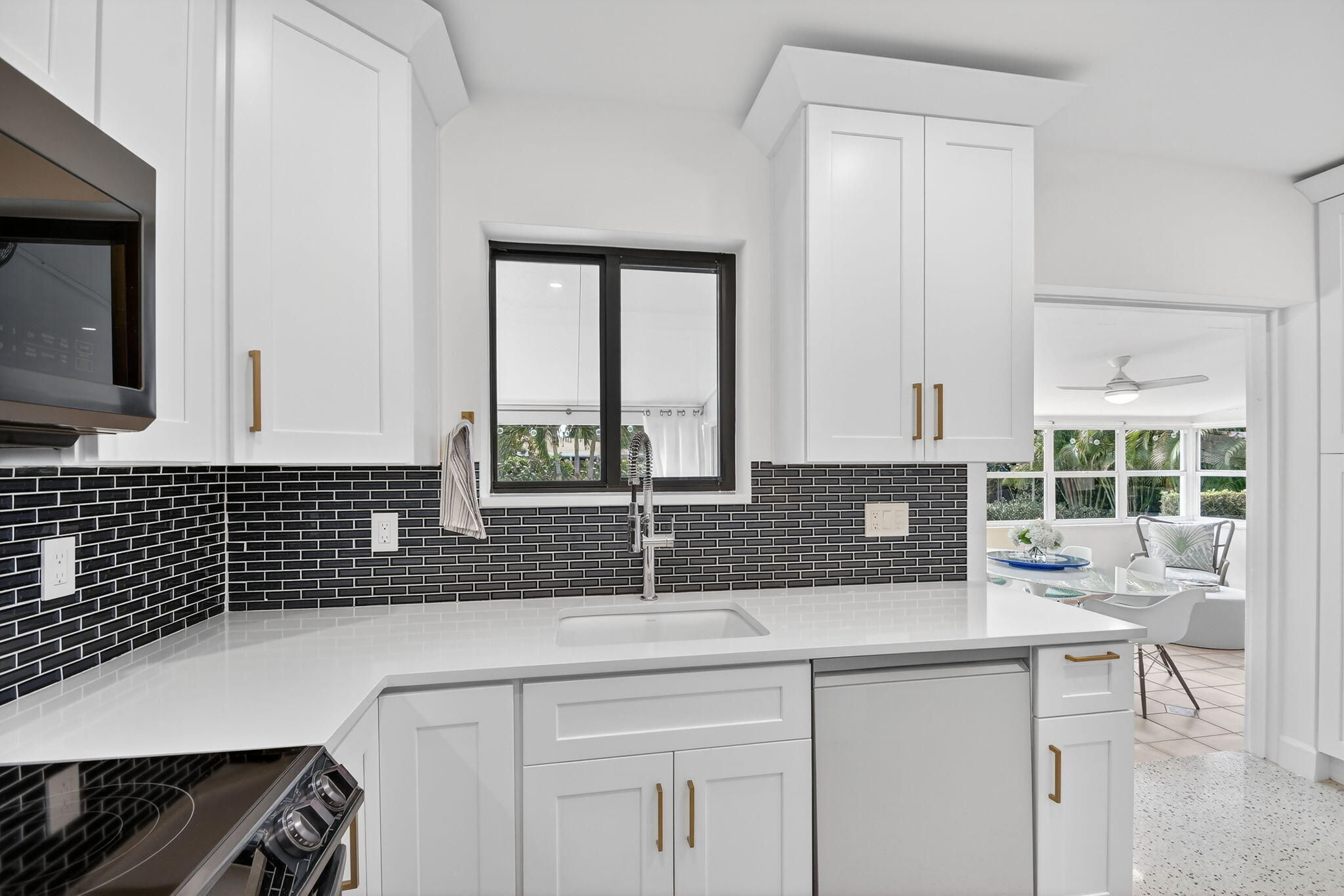 LITTLE RANCHES IN - Residential