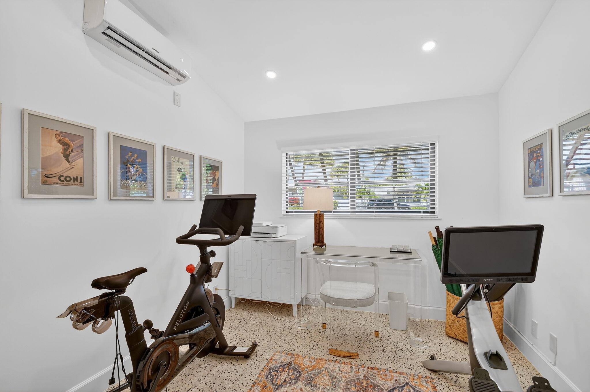 LITTLE RANCHES IN - Residential