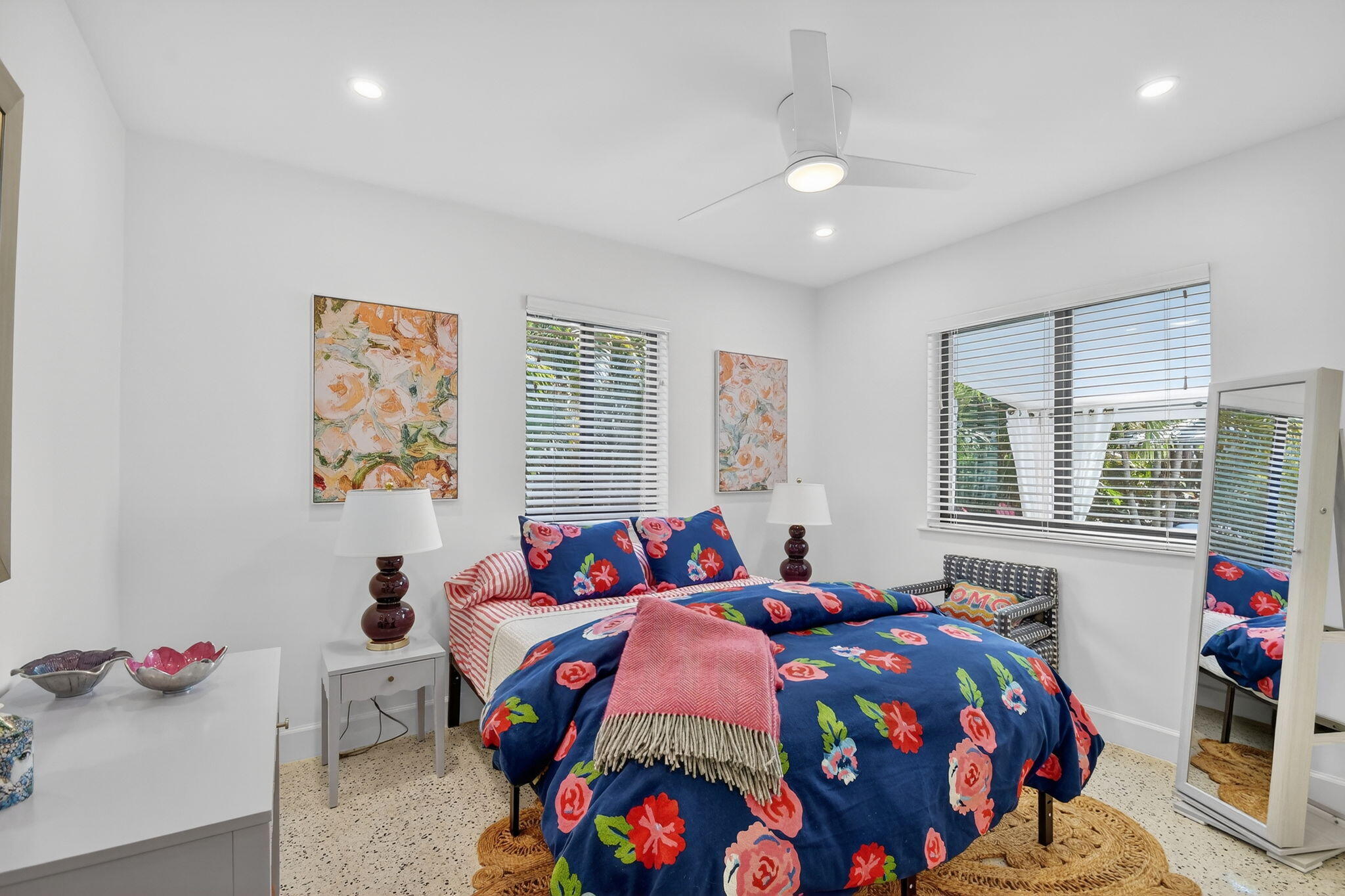 LITTLE RANCHES IN - Residential