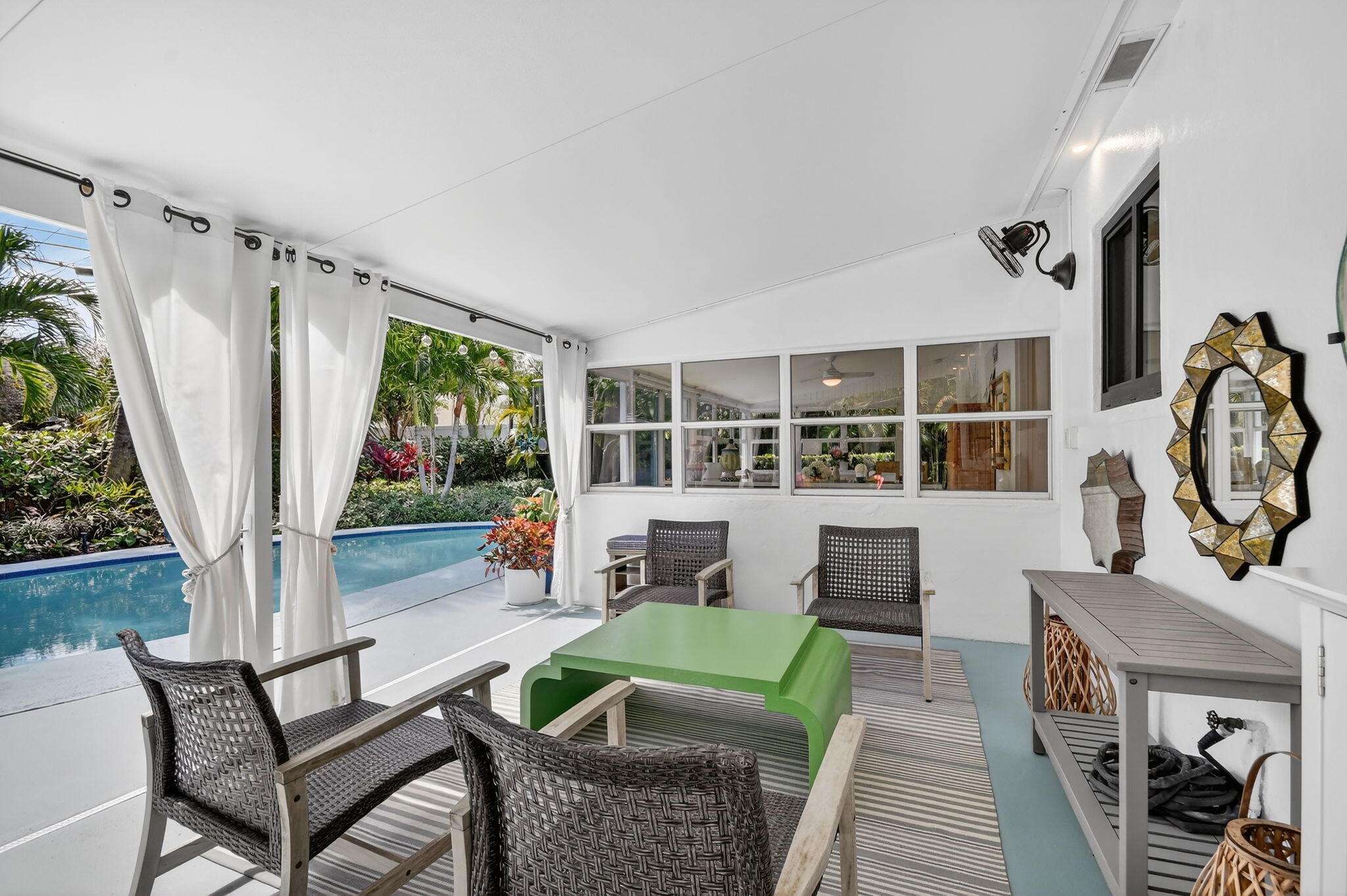 LITTLE RANCHES IN - Residential