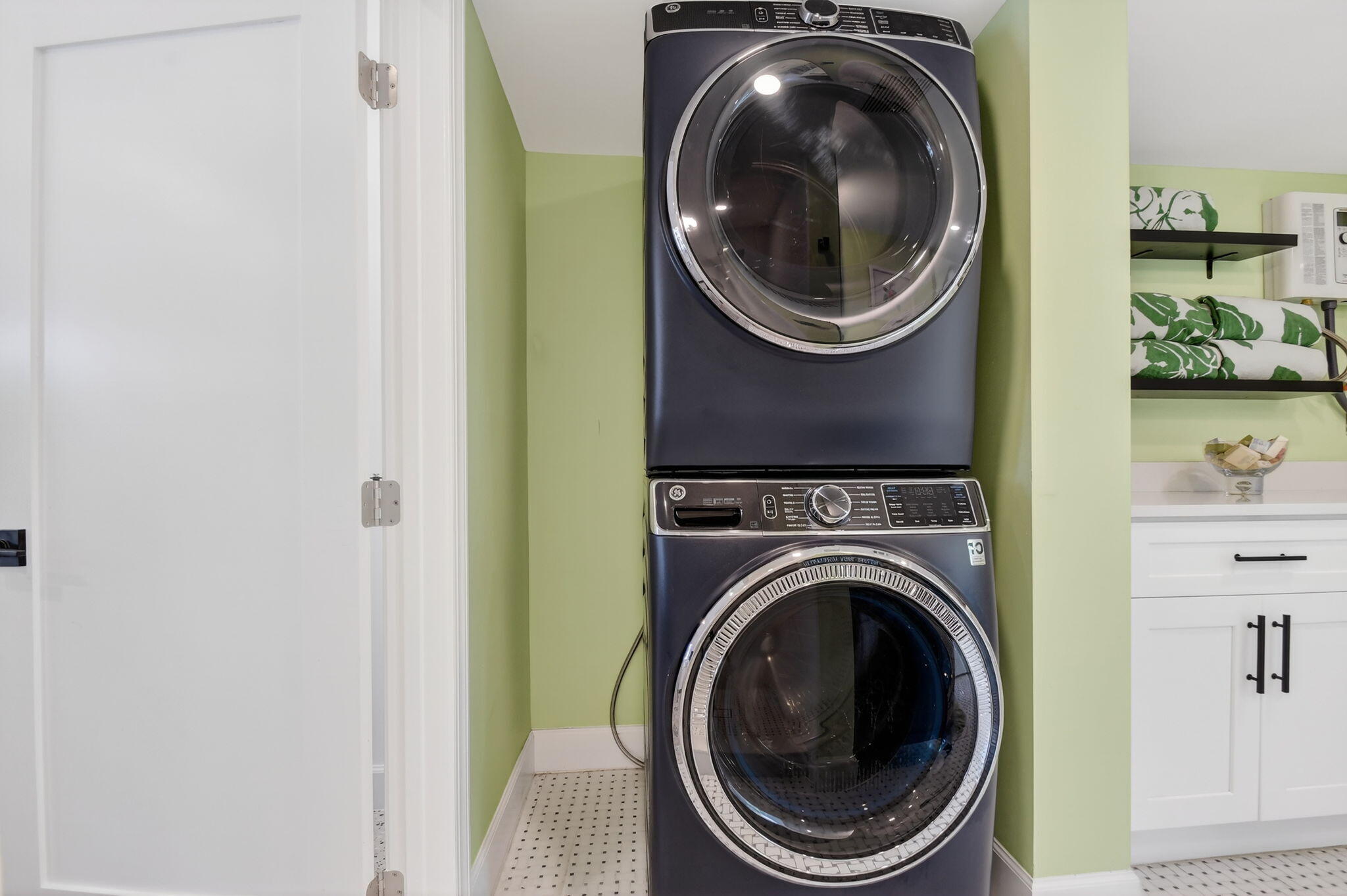 LITTLE RANCHES IN - Residential