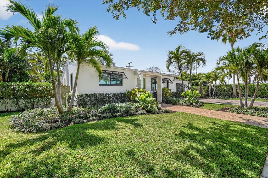 Photo of 366 Putnam Ranch Road, West Palm Beach, FL 33405 (MLS # B26004349)