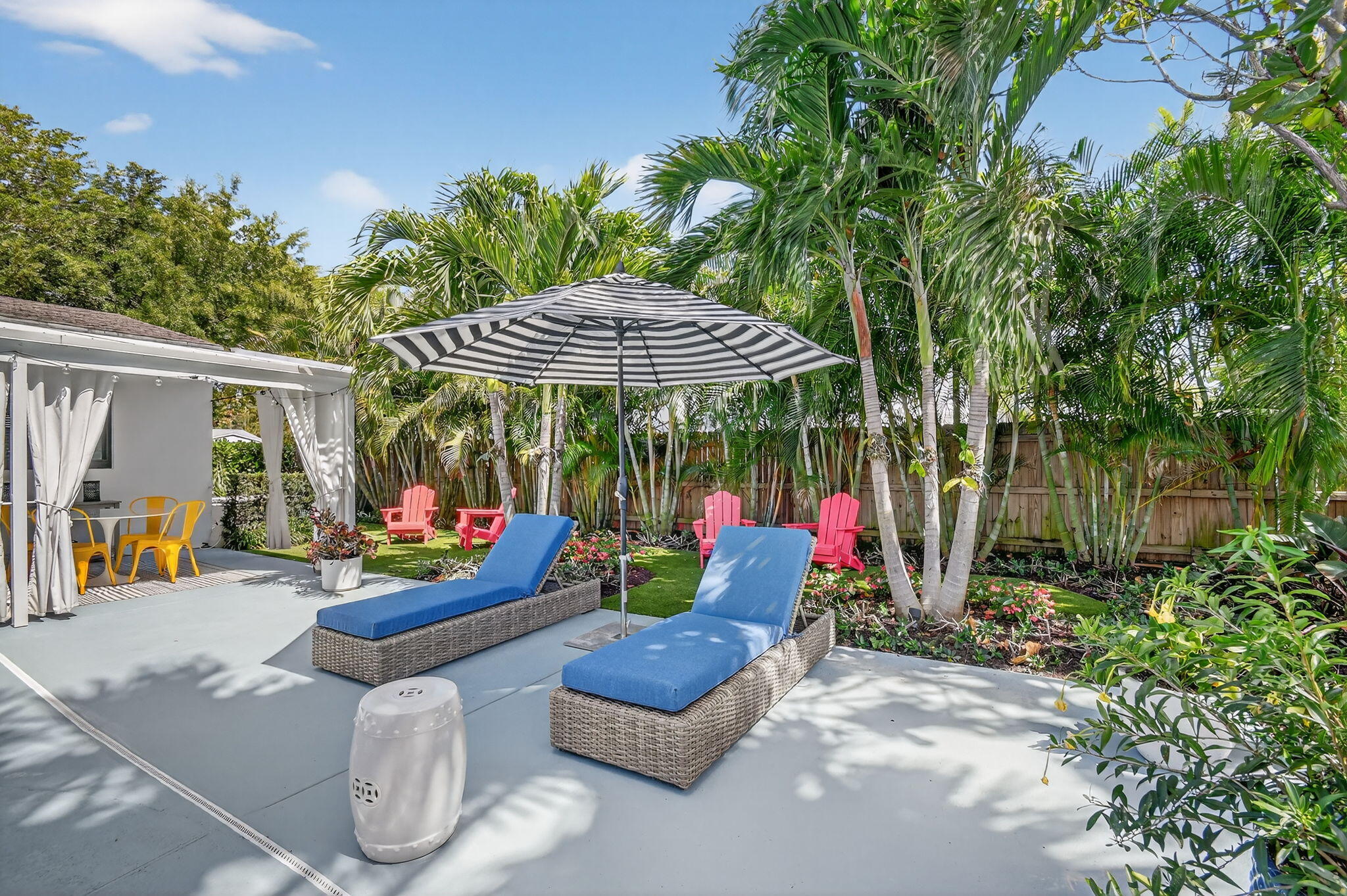 LITTLE RANCHES IN - Residential