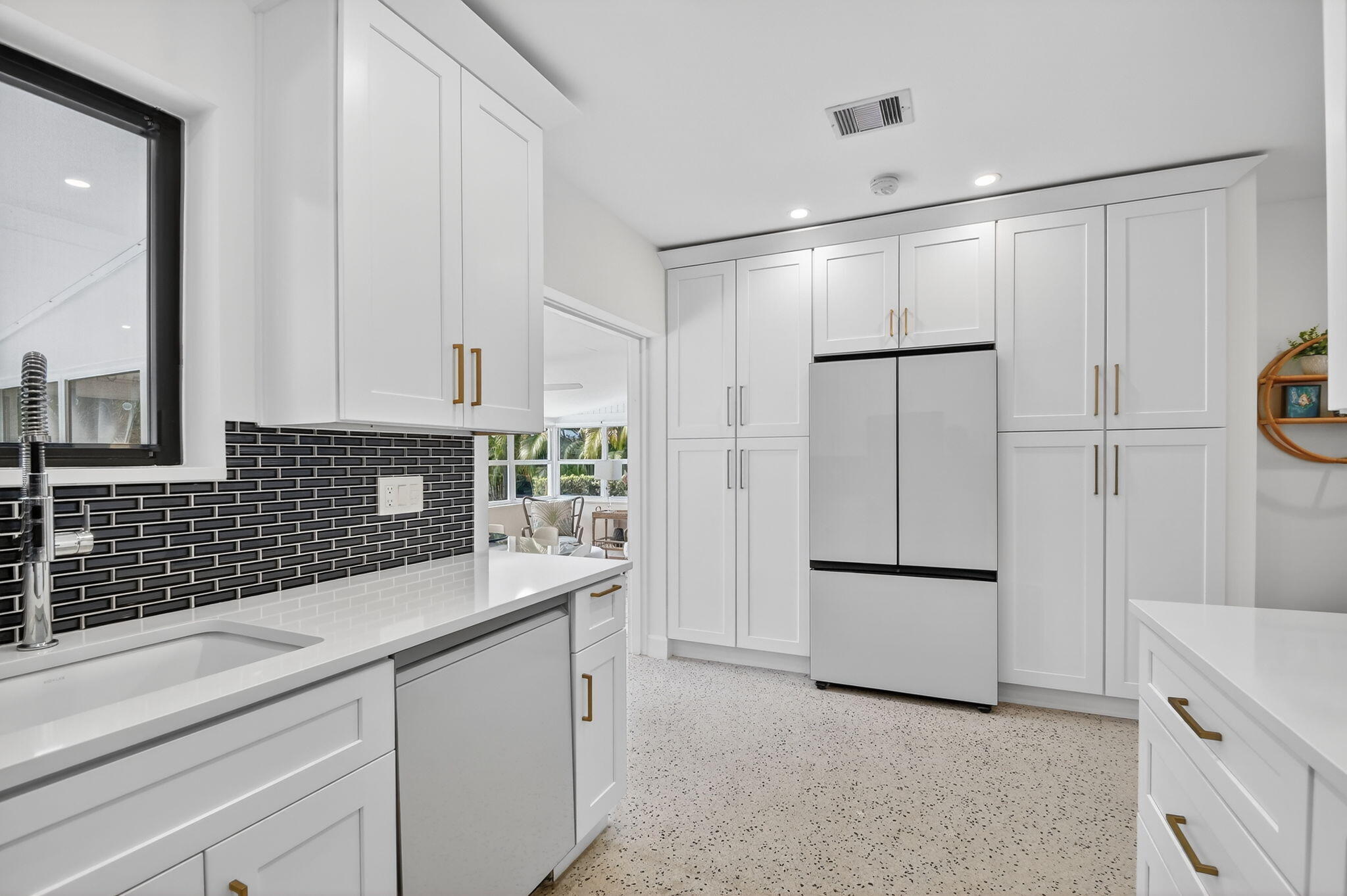 LITTLE RANCHES IN - Residential