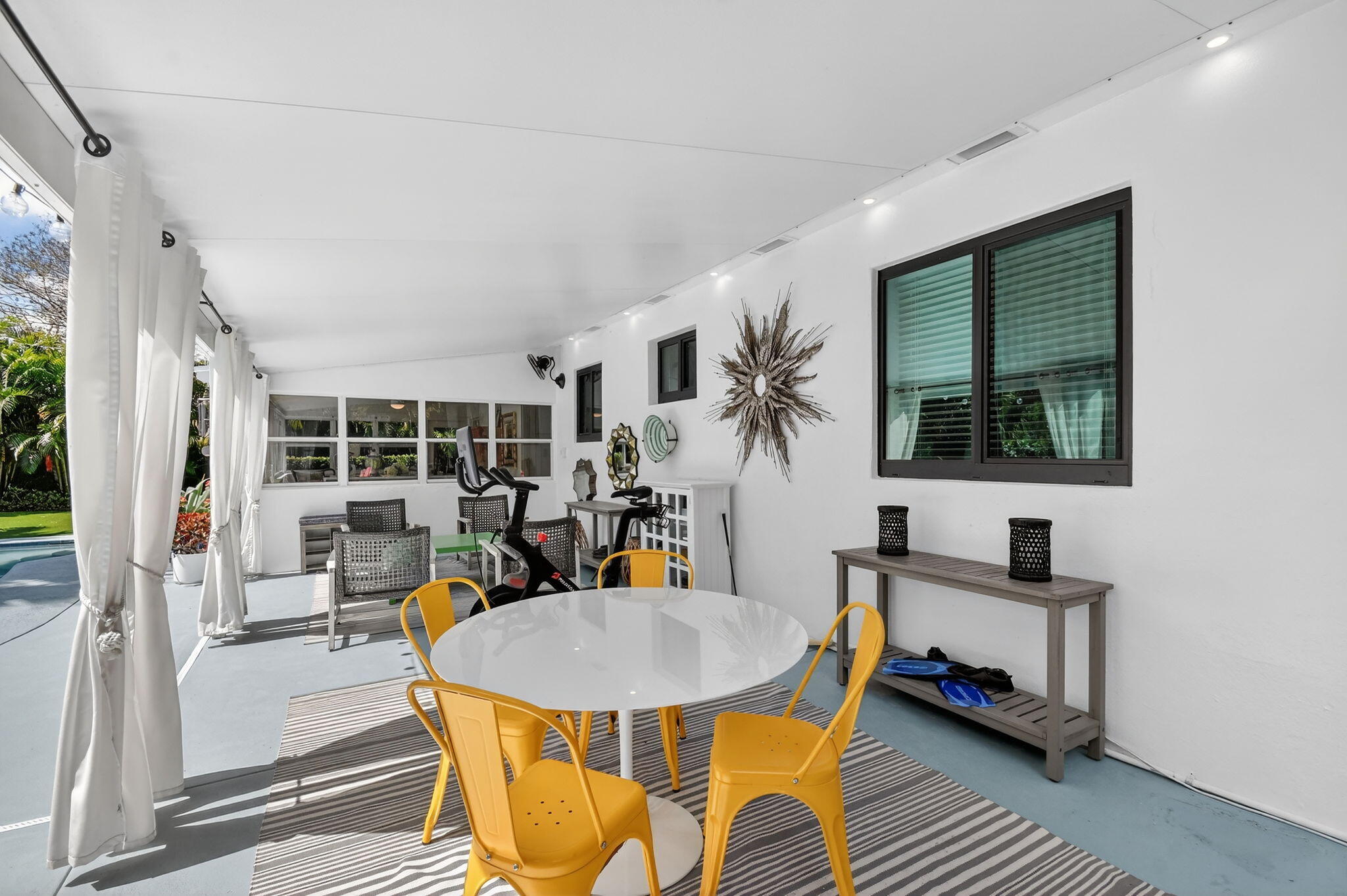 LITTLE RANCHES IN - Residential