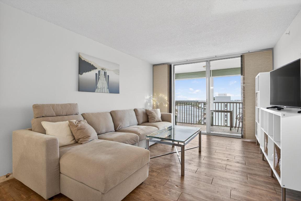 1505 N Riverside Drive 1107