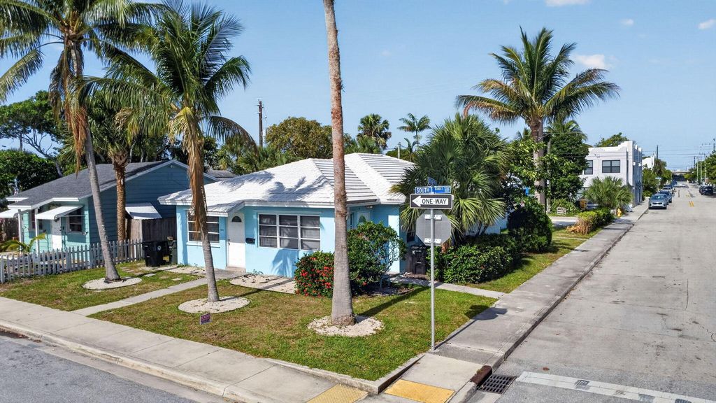 Photo of 303 S L Street, Lake Worth Beach, FL 33460 (MLS # B26026573)