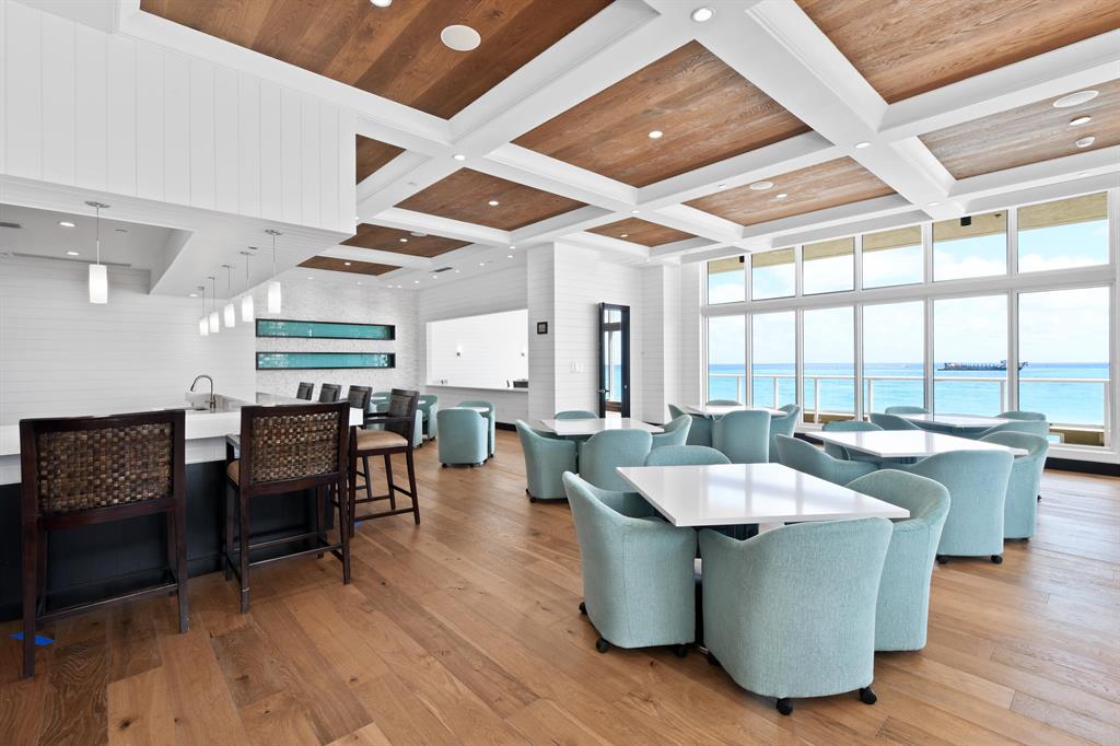 OCEANS EDGE - Residential