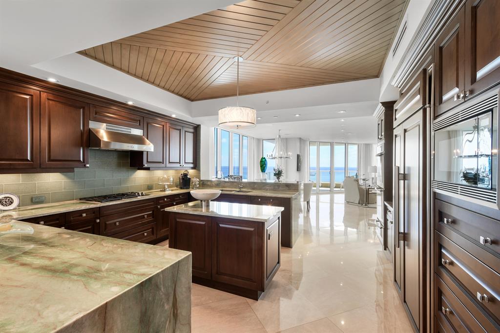 OCEANS EDGE - Residential