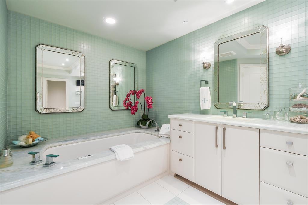 OCEANS EDGE - Residential