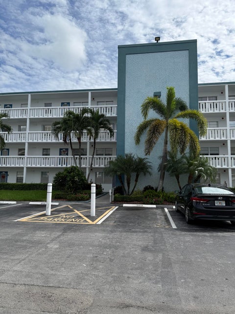 Photo of 1008 EXETER A, Boca Raton, FL 33434 (MLS # B26086417)