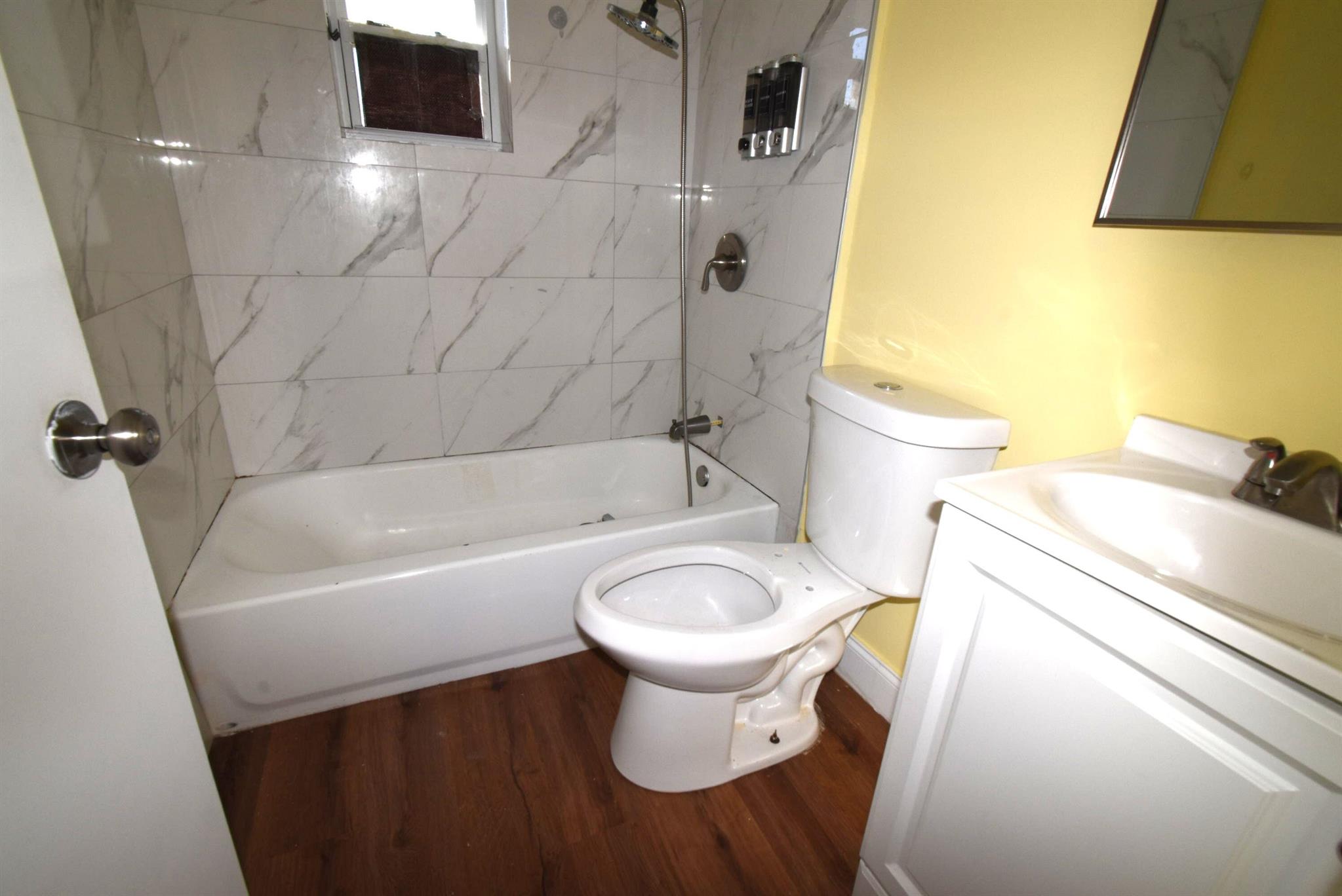 EMANCIPATION PARK - Residential Lease