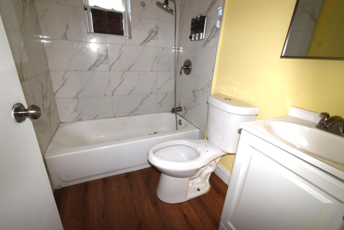 EMANCIPATION PARK - Residential Lease