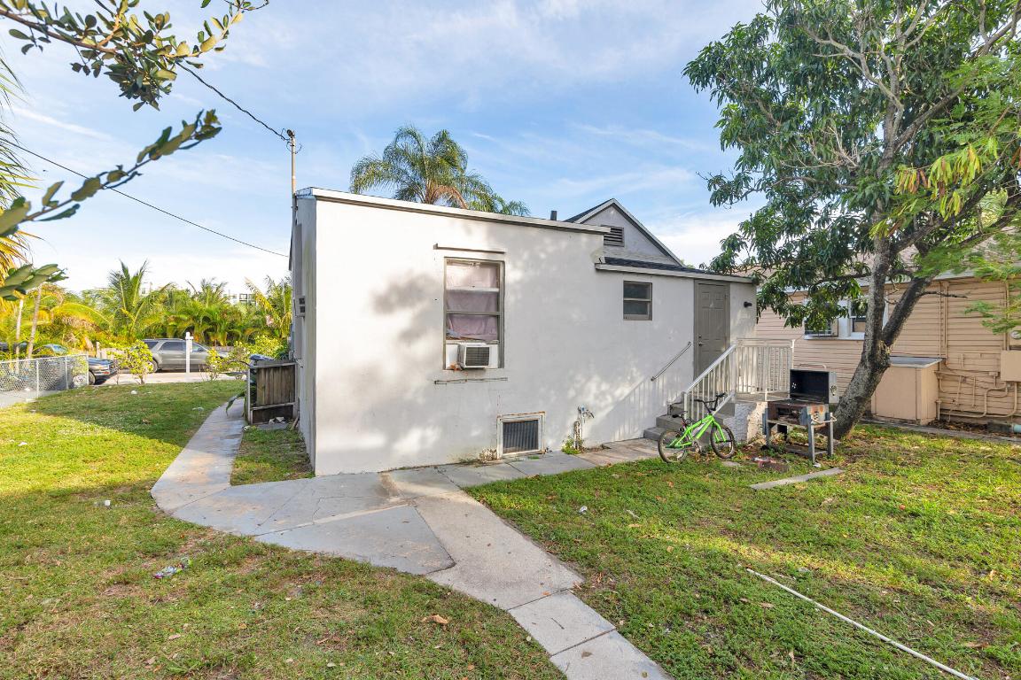 LAKE WORTH TOWN OF - Residential Income