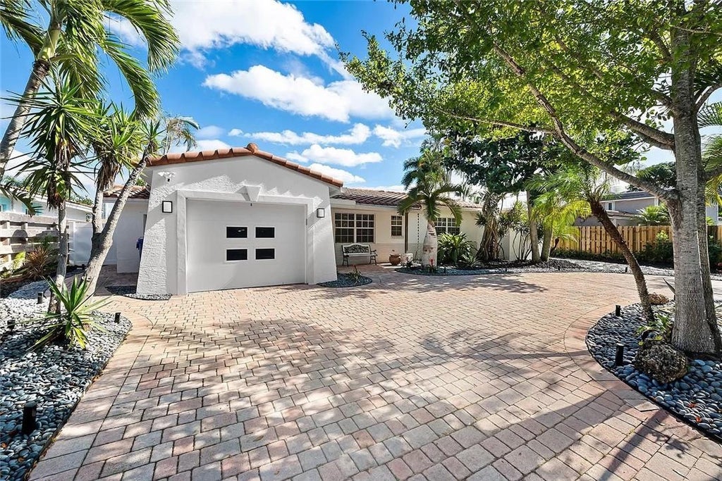 Photo of 530 SW 11th Avenue, Fort Lauderdale, FL 33312 (MLS # F10500281)