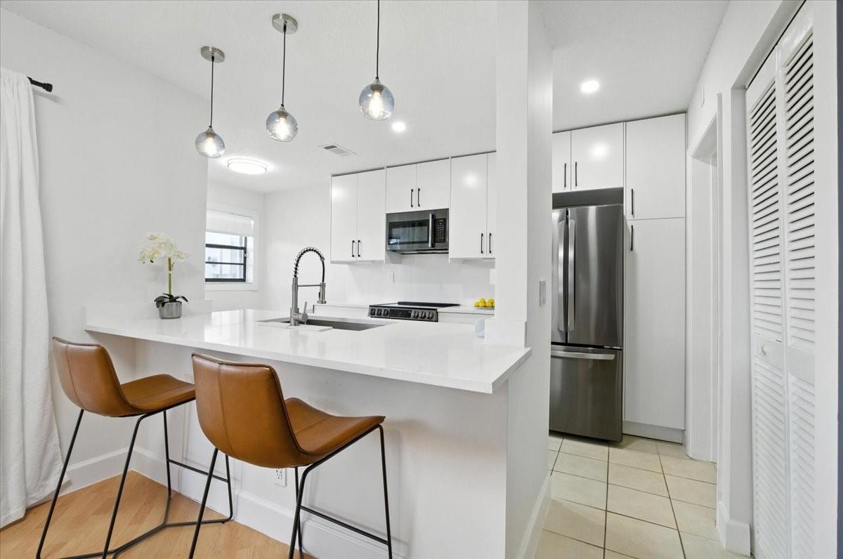 511 NW 36th Ave 511, Deerfield Beach, FL, 33442/$395,000 3 511 NW 36th Ave 511