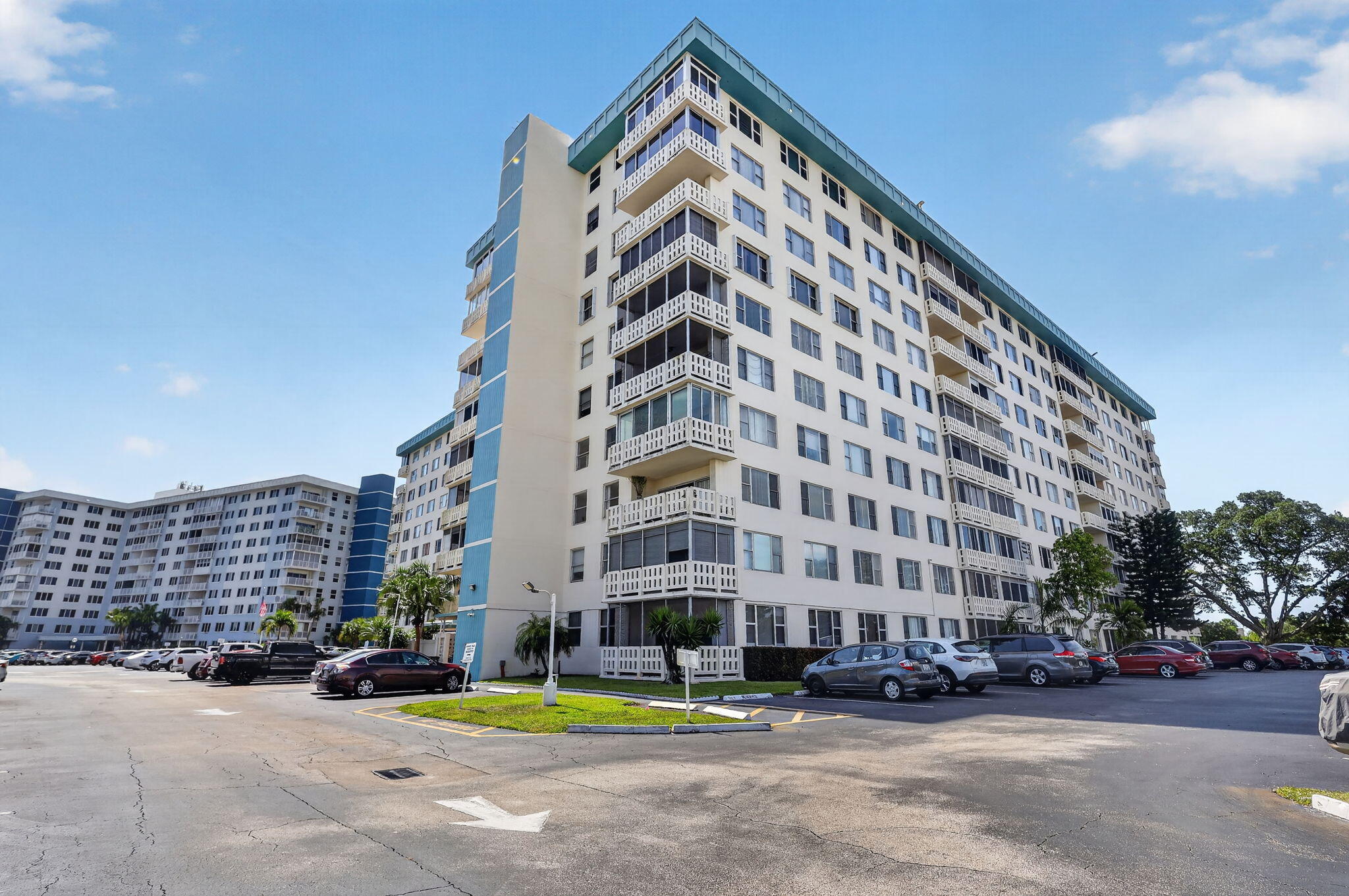HILLCREST EAST NO 23 CONDO - Residential