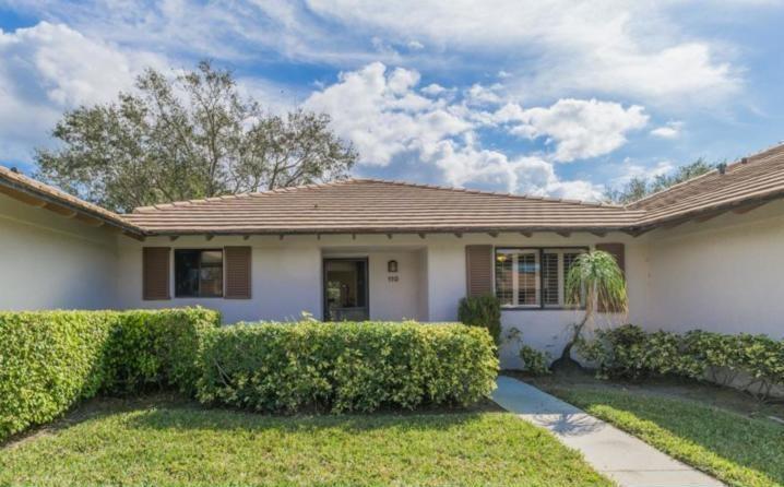 Photo of 110 Club Drive, Palm Beach Gardens, FL 33418 (MLS # R10786219)