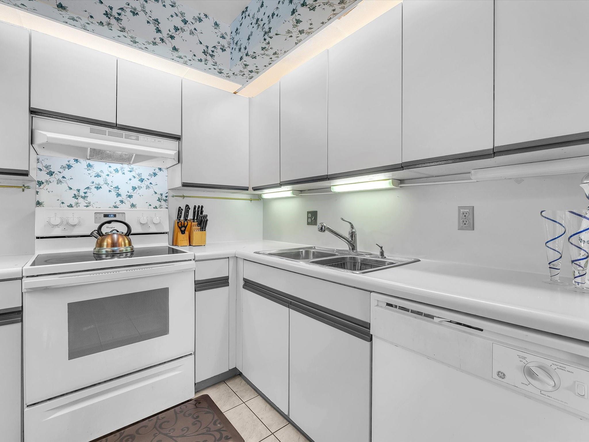 Pembroke Lakes South 119- - Residential