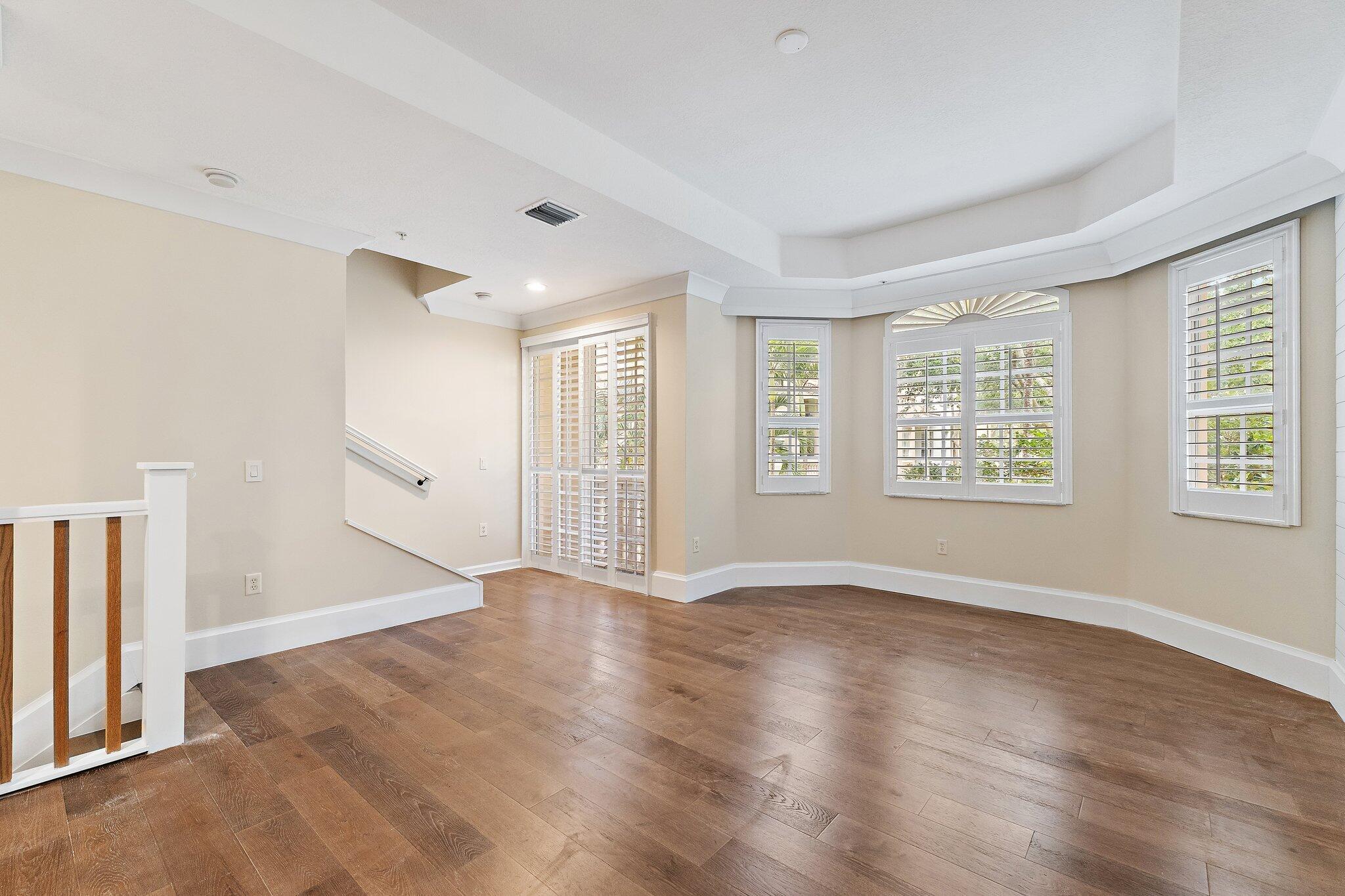 HARBOUR OAKS - Residential