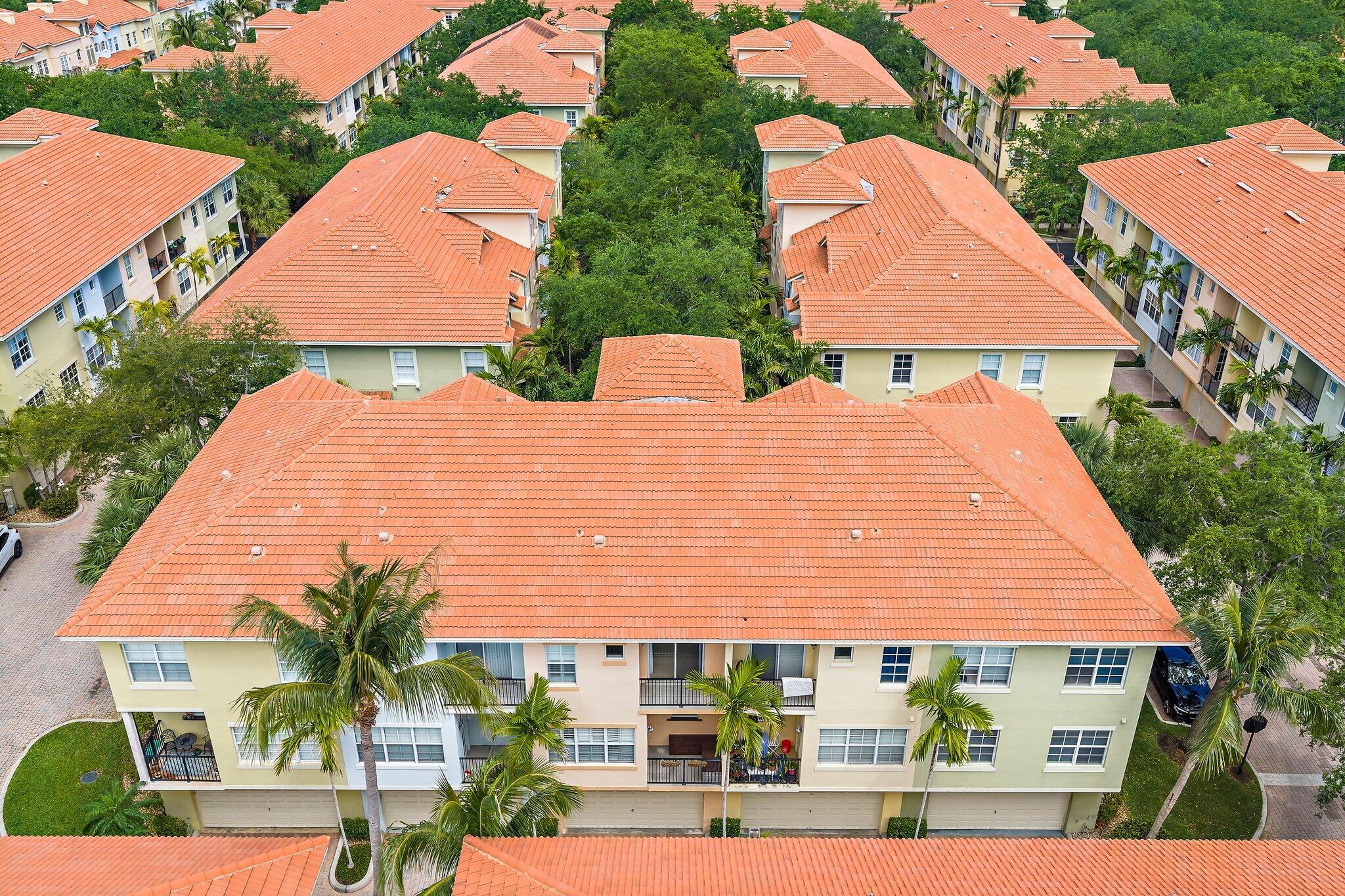 HARBOUR OAKS - Residential