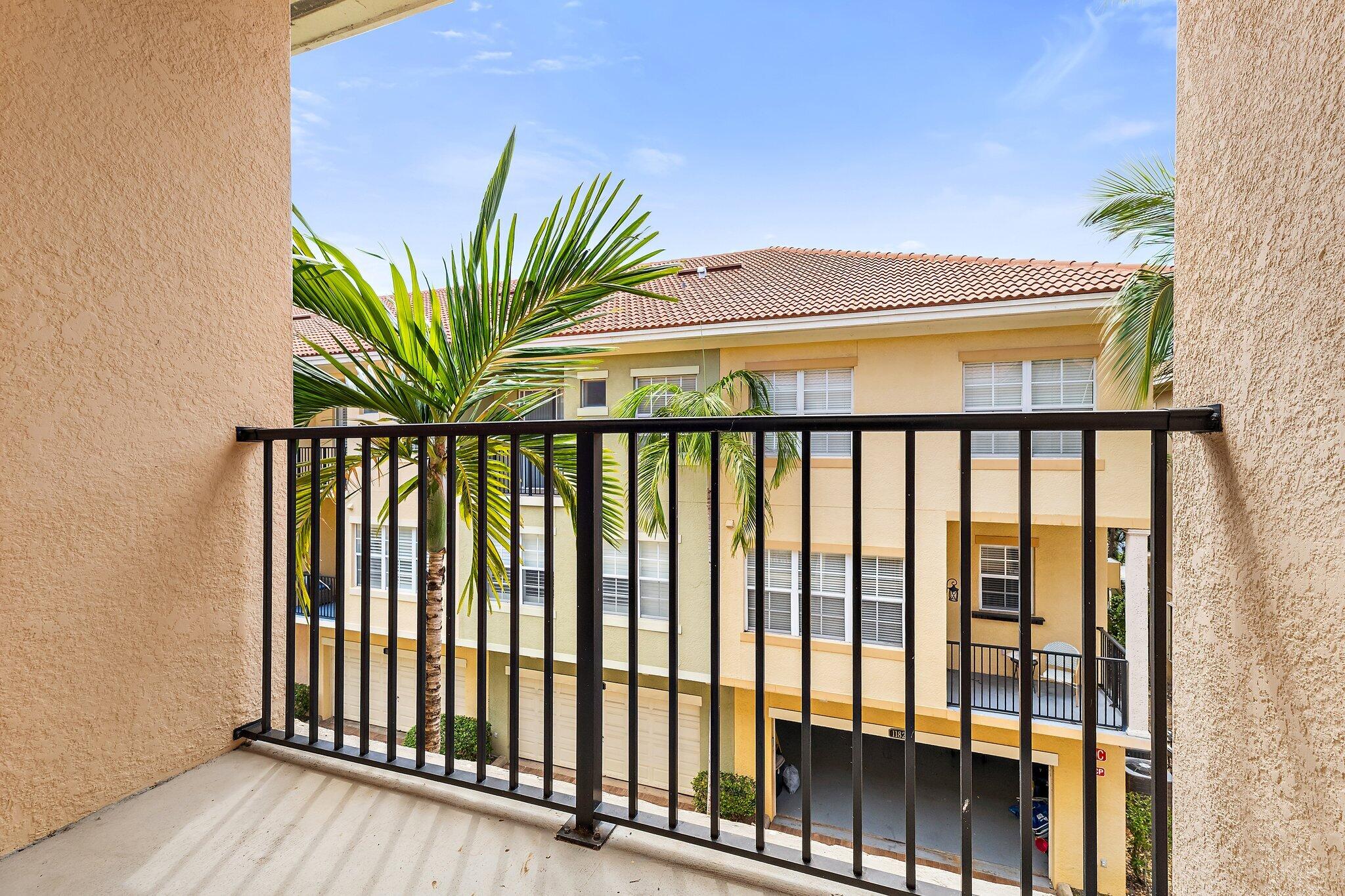 HARBOUR OAKS - Residential