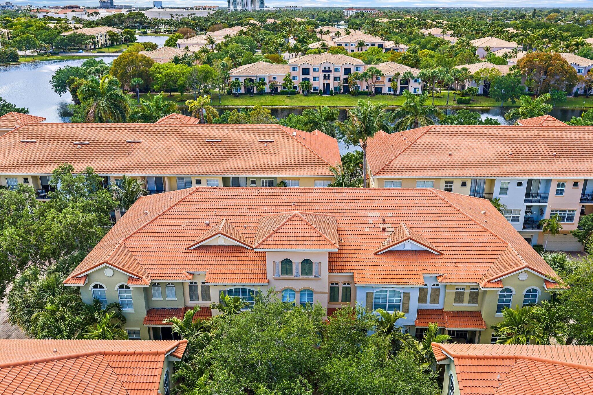HARBOUR OAKS - Residential