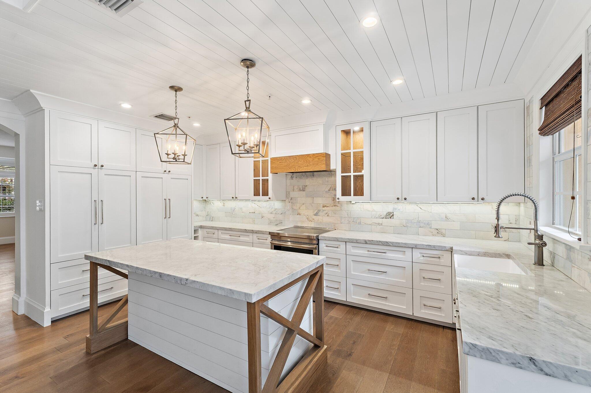 HARBOUR OAKS - Residential