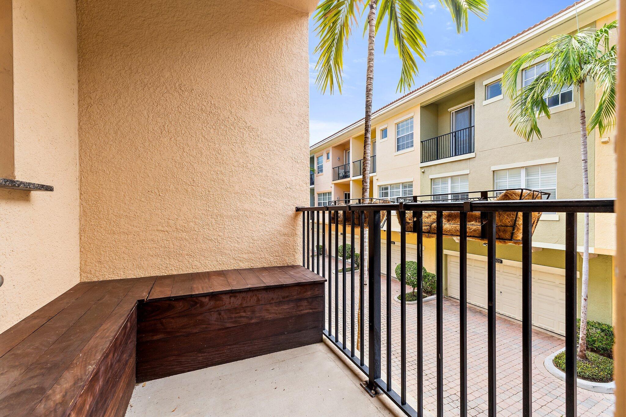 HARBOUR OAKS - Residential