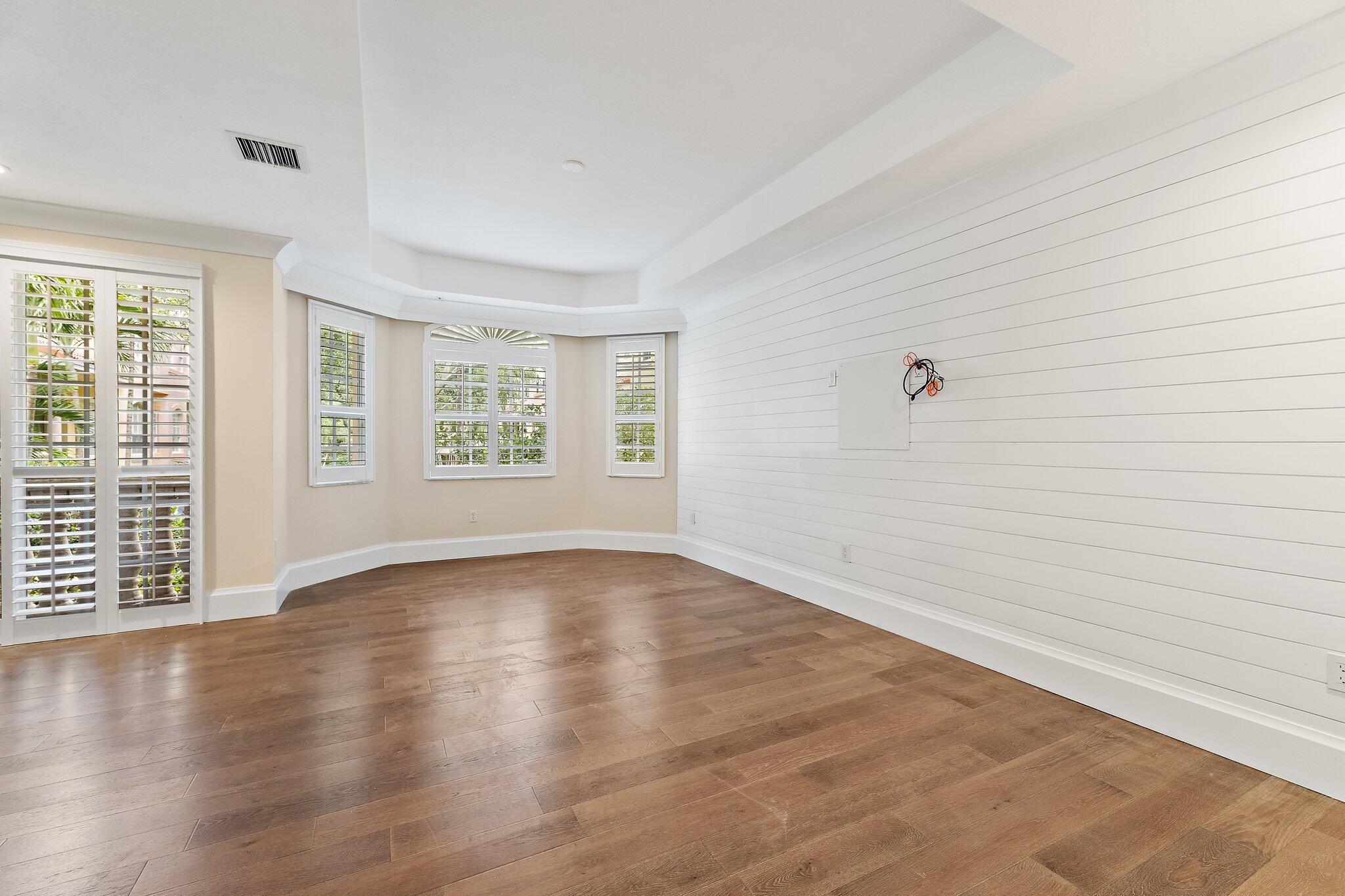 HARBOUR OAKS - Residential