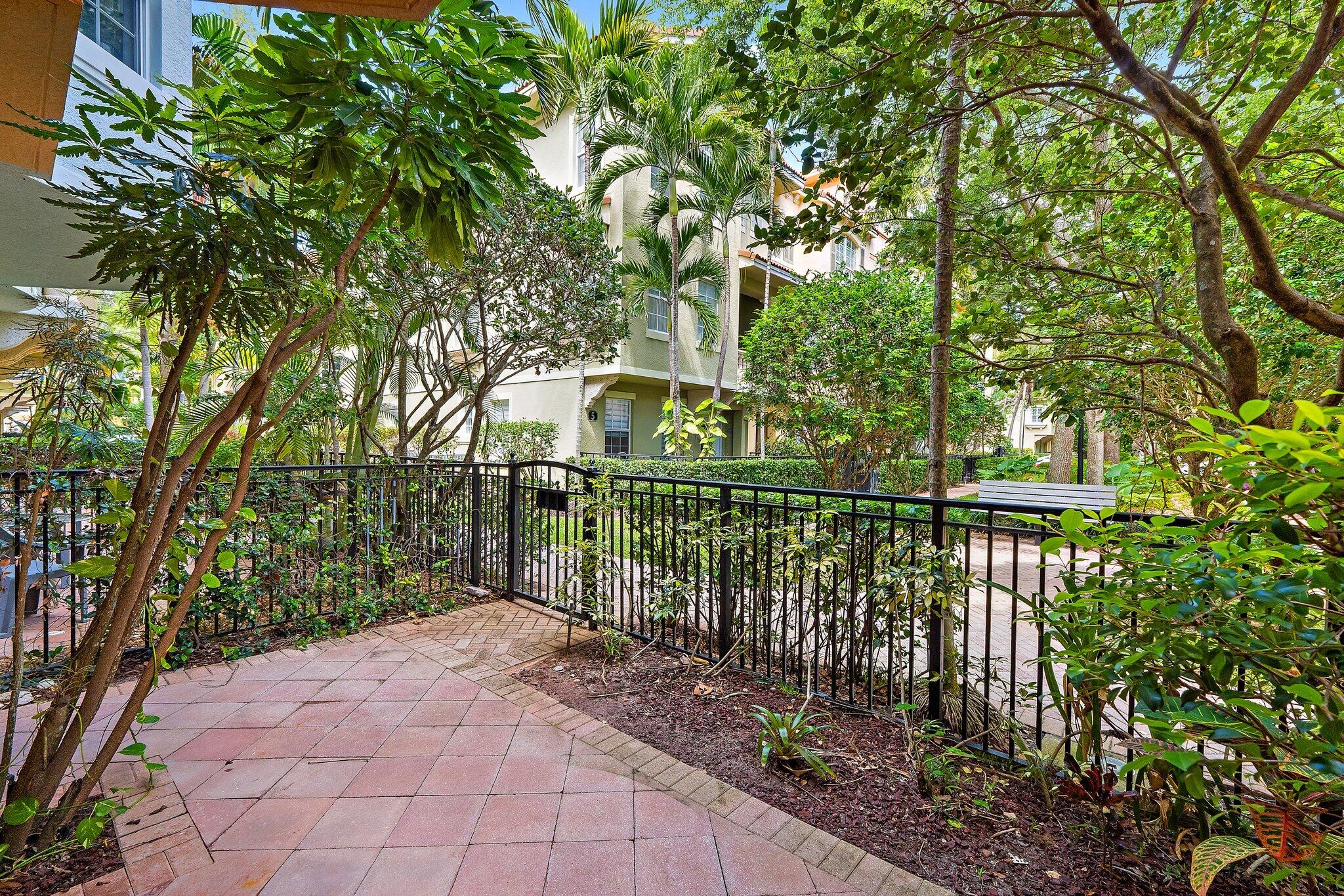 HARBOUR OAKS - Residential