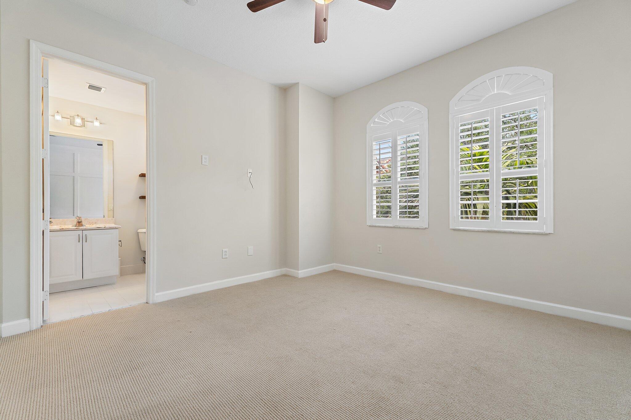 HARBOUR OAKS - Residential