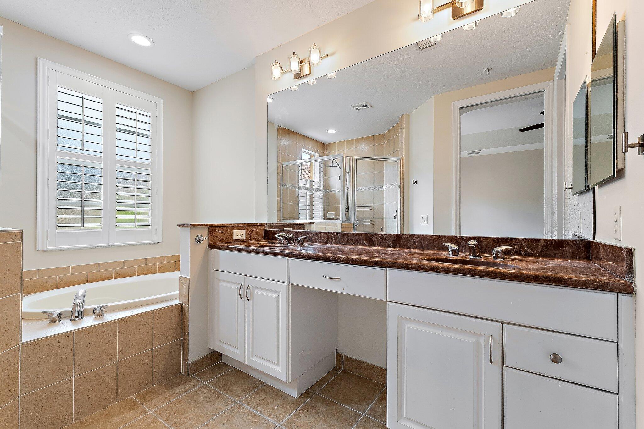 HARBOUR OAKS - Residential