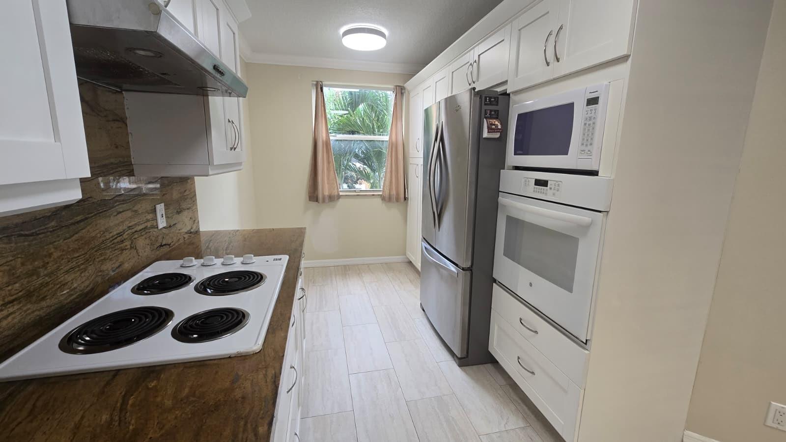 EDGEWATER - Residential Lease