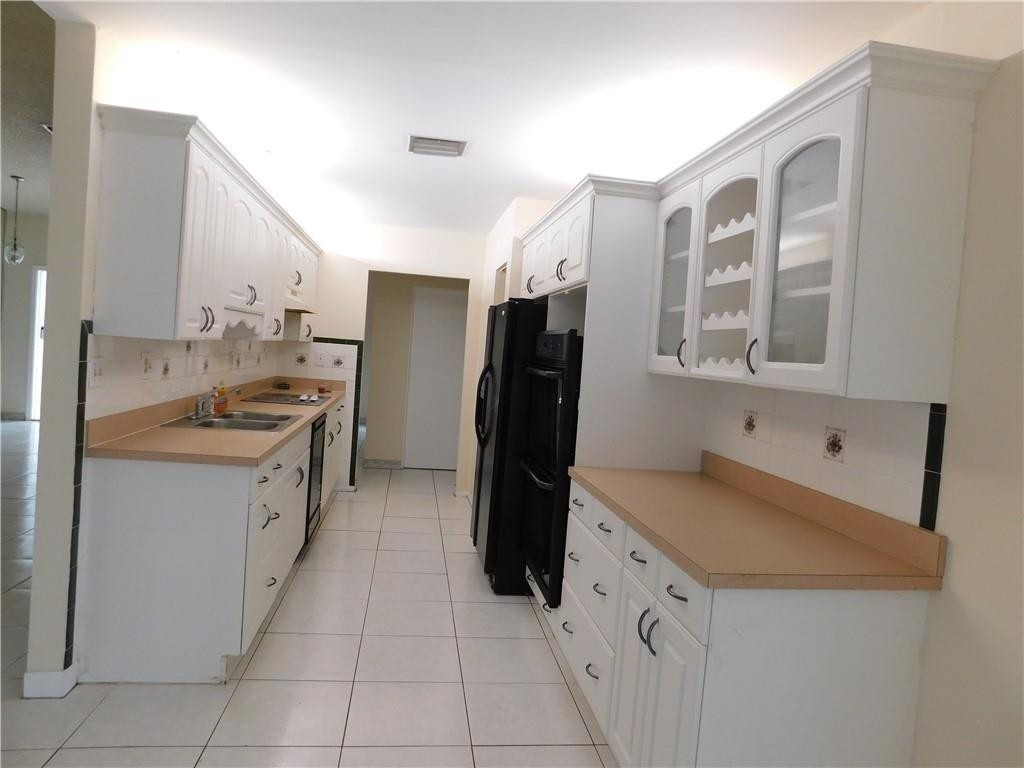 North Laurel Circle 89-47 - Residential