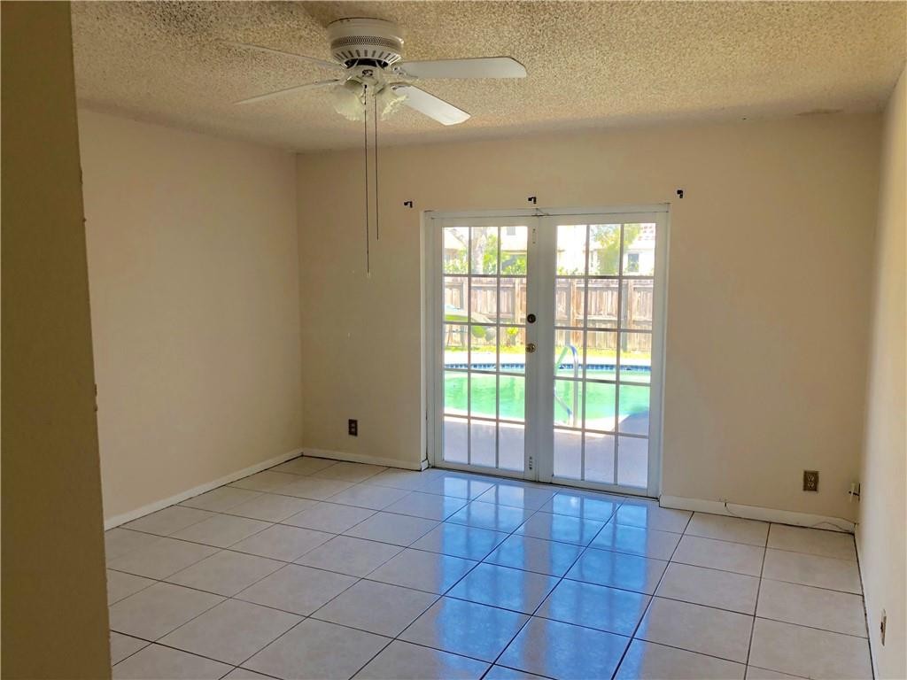 North Laurel Circle 89-47 - Residential