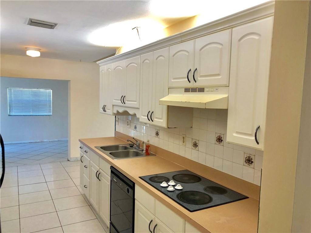 North Laurel Circle 89-47 - Residential