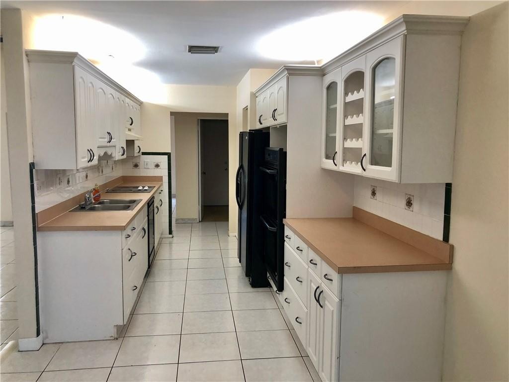 North Laurel Circle 89-47 - Residential